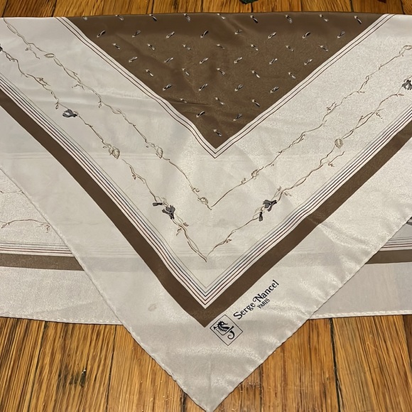 Vintage Gray and Brown Floral Serge Nancel Paris Triangular Scarf - Picture 5 of 5